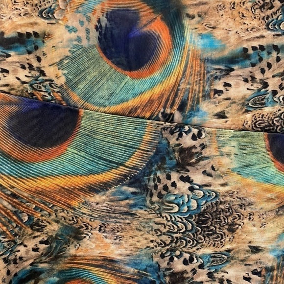REVOLVE SzS/M Onzie Peacock motif crops EUC - Picture 6 of 12